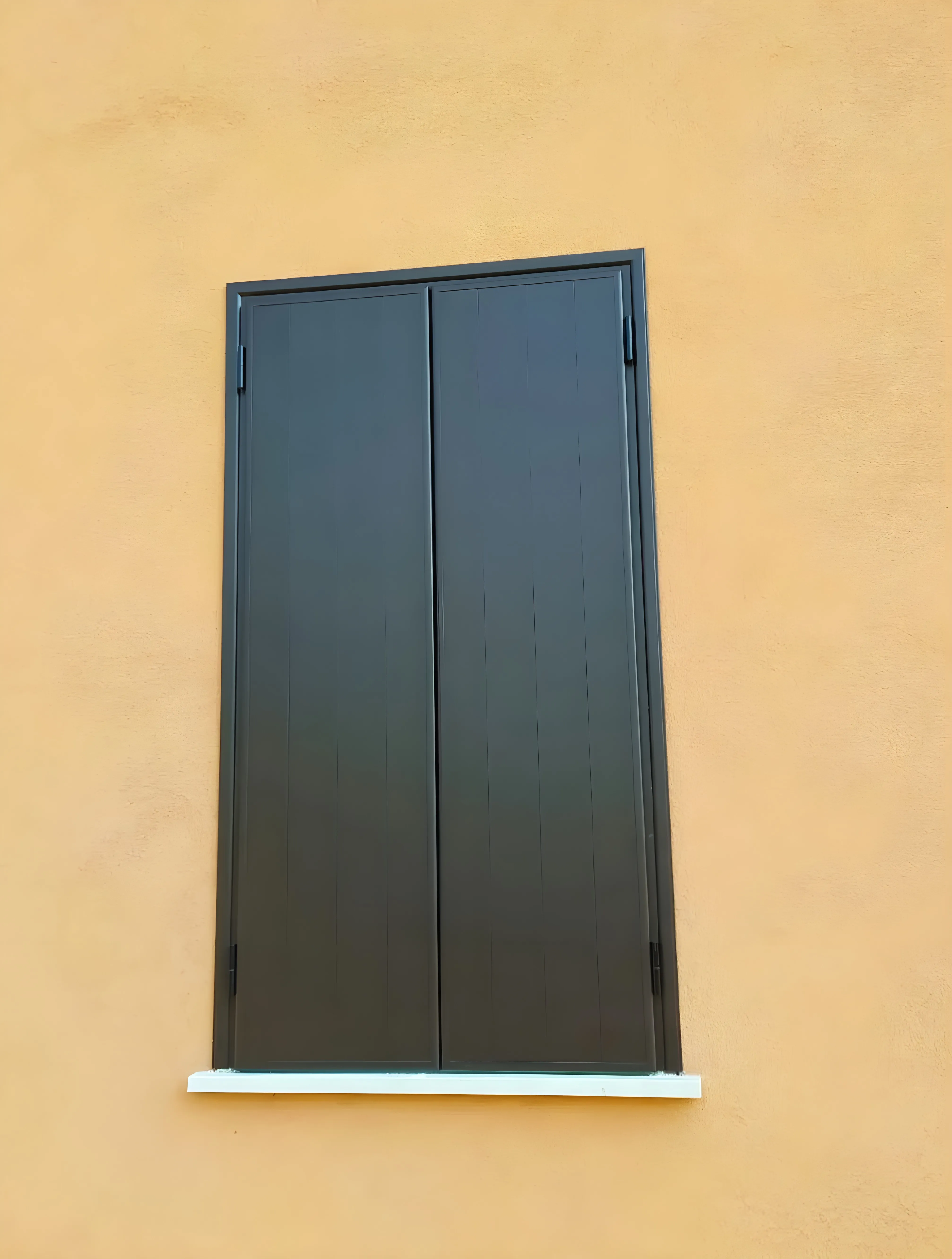 Dettaglio 1: Scuri in alluminio